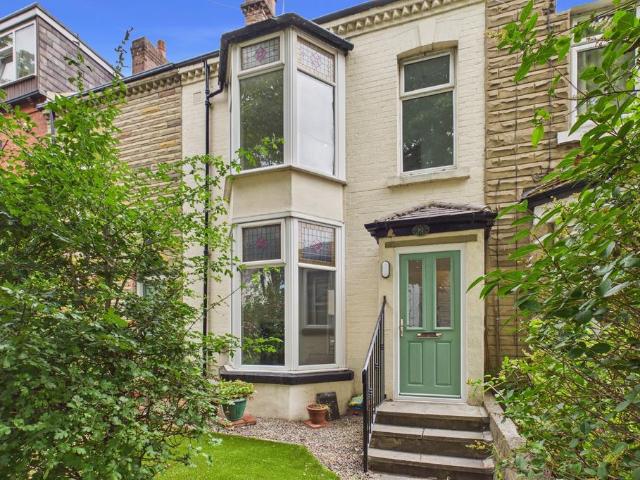 Sycamore Avenue, Leeds LS15 3 bed terraced house to rent £1,350 pcm £312 pw