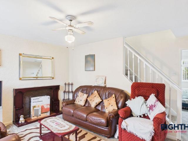Sycamore Close, Bradford BD3, 2 bed end terrace house to rent, £850 pcm | PrimeLocation