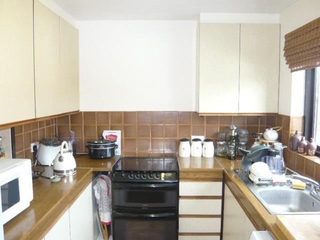 Sycamore Close, Feltham 3 bed terraced house to rent £2,000 pcm £462 pw