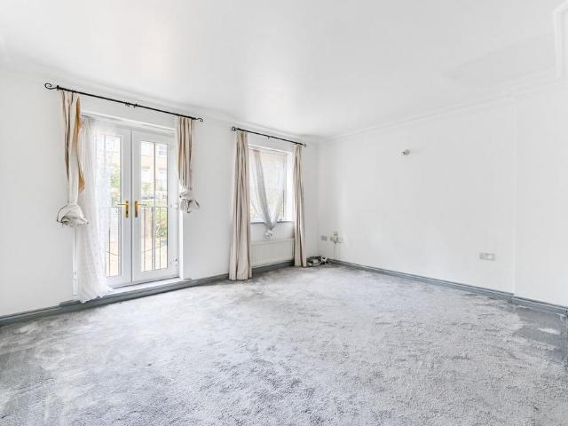 Sycamore Close, South Croydon, CR2 4 bed semi detached house to rent £2,800 pcm £646 pw