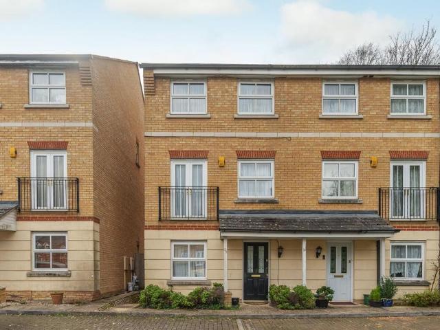 Sycamore Close, South Croydon, CR2 4 bed semi detached house to rent £2,800 pcm £646 pw