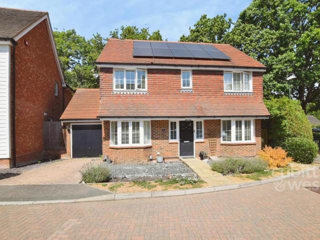 Sycamore Drive Burgess Hill RH15 4 bed detached house to rent £2,600 pcm £600 pw