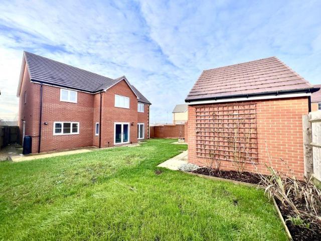 Sycamore Drive, Calne SN11 4 bed detached house to rent £2,050 pcm £473 pw