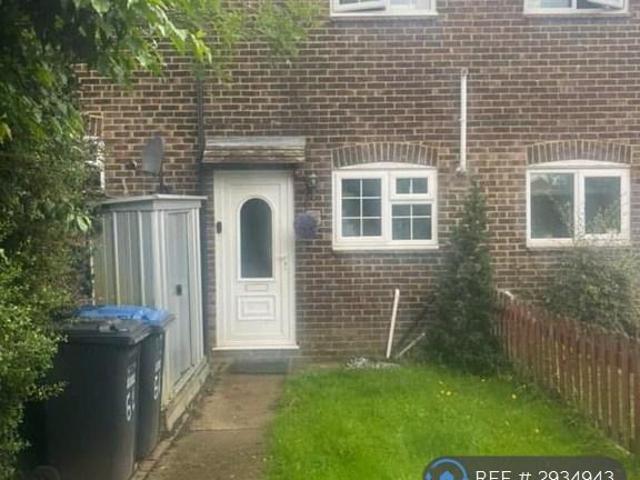 Sycamore Drive, East Grinstead, RH19 2 bed terraced house to rent £1,550 pcm £358 pw