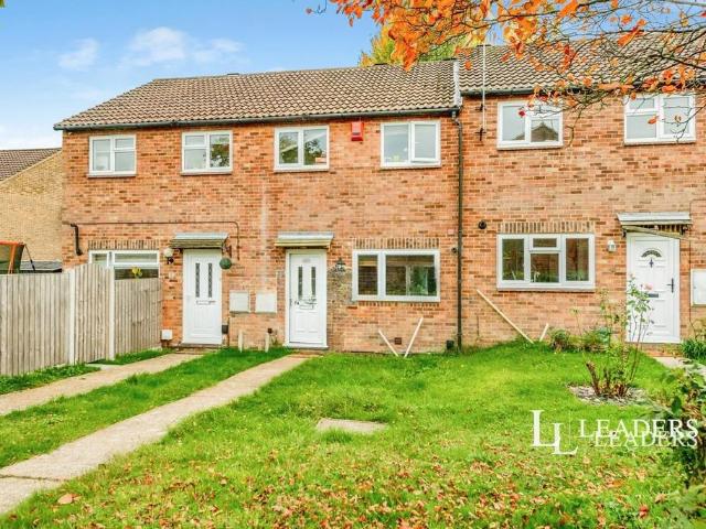 Sycamore Drive, East Grinstead, RH19 3 bed terraced house to rent £1,750 pcm £404 pw