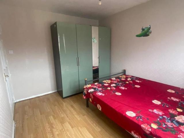 Sycamore Gardens, Mitcham CR4 1 bed house to rent £700 pcm £162 pw