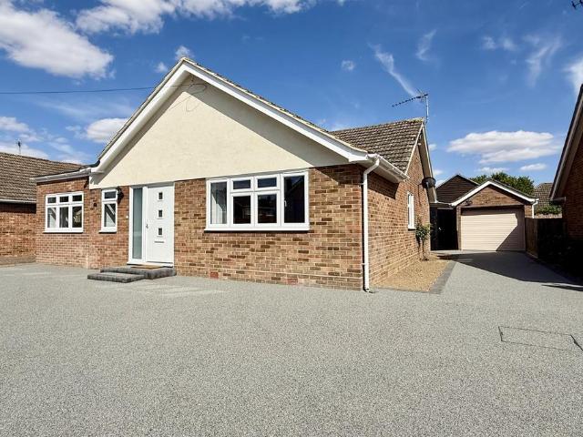 Sycamore Grove, Braintree, CM7 3 bed detached bungalow to rent £1,995 pcm £460 pw
