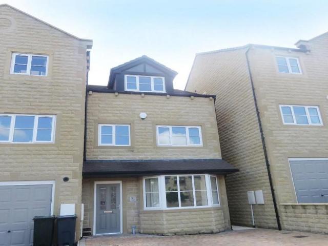 Sycamore Grove, Eastburn 4 bed house to rent £1,500 pcm £346 pw