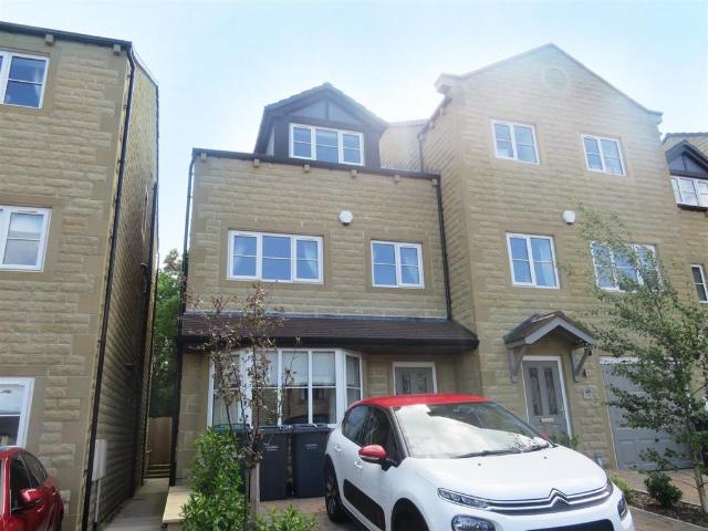 Sycamore Grove, Eastburn 4 bed semi detached house to rent £1,500 pcm £346 pw