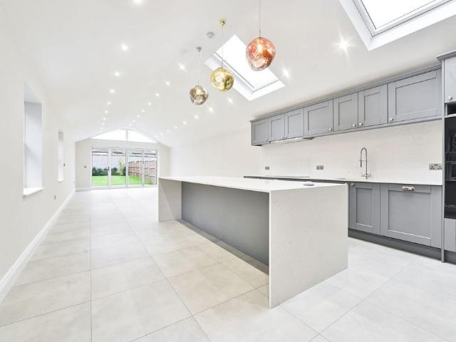 Sycamore Grove KT3, New Malden, KT3 4 bed terraced house to rent £5,500 pcm £1,269 pw