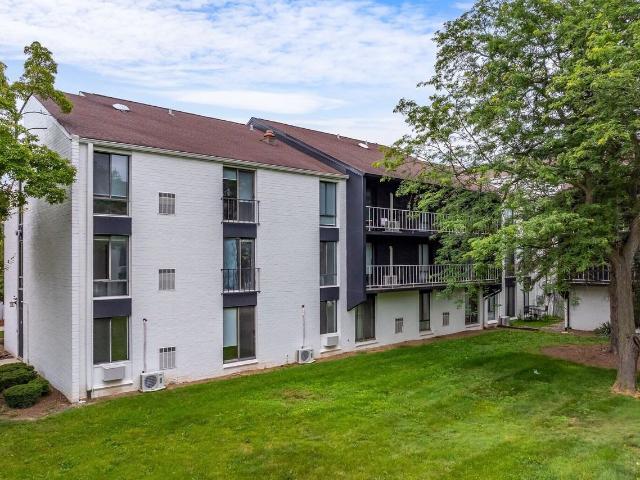 Sycamore Place Apartments 1 Bedroom Apartment for Rent at 7300 W Dean Rd, Milwaukee, WI 53223 Whispering Hills