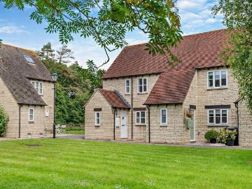 Sycamore Place, Bradwell Village OX18 2 bed house to rent £1,425 pcm £329 pw