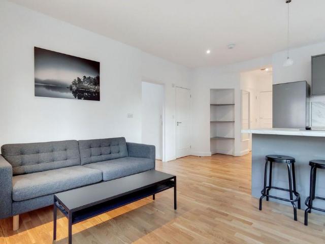 Sycamore Street, Clerkenwell, London. 2 bed flat to rent £3,250 pcm £750 pw