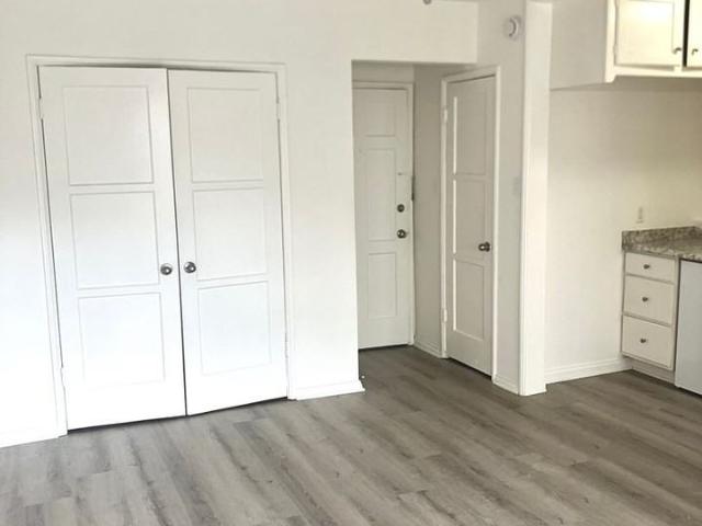 Sycamore Studio Apartment for Rent at 236 S Sycamore Ave, Los Angeles, CA 90036 Greater Wilshire