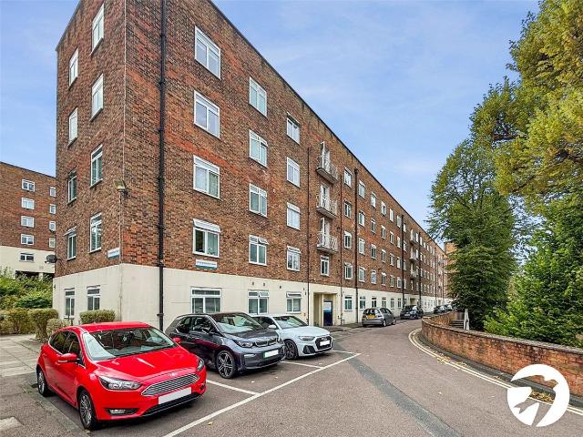 Sydenham Hill, London SE23, 3 bed flat to rent, £2,300 pcm | PrimeLocation