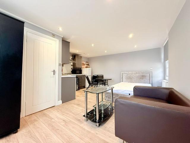 Sydenham Road, London SE26, Studio to rent, £1,000 pcm | PrimeLocation