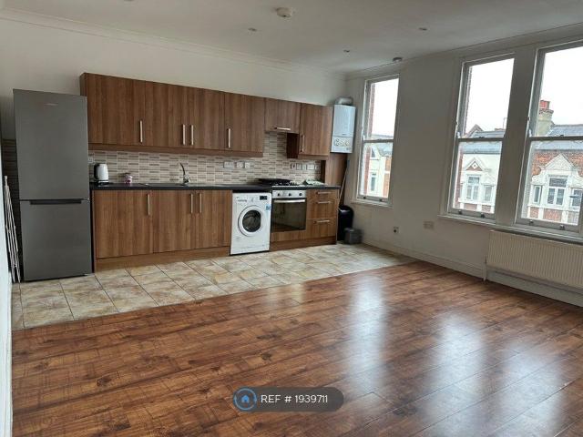 Sydenham Road, London SE26, 2 bed flat to rent, £1,700 pcm | PrimeLocation