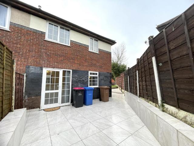 Sydney Street, Eccles, M6 5TU, United Kingdom | 3 bed duplex for rent #139068542 | Rentberry