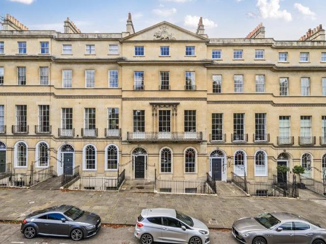 Sydney Place Bath BA2 3 bed maisonette to rent £8,500 pcm £1,962 pw
