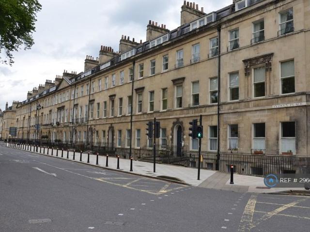 Sydney Place, Bath, BA2 2 bed flat to rent £1,600 pcm £369 pw