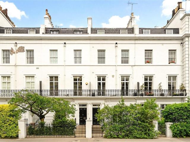 Sydney Place, London, SW7 3 bed terraced house to rent £12,567 pcm £2,900 pw