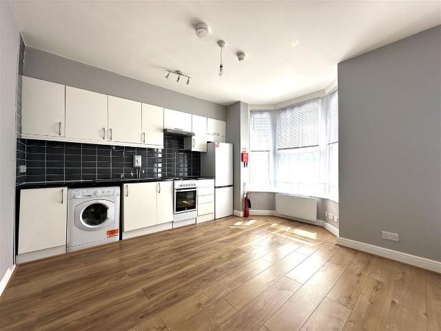Sydney Road, Turnpike Lane N8, 2 bed flat to rent, £1,750 pcm | PrimeLocation