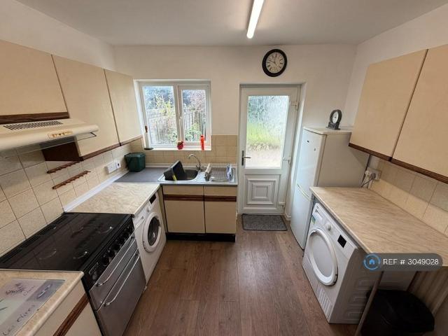 Sydney Road, Crewe, CW1 4 bed terraced house to rent £1,200 pcm £277 pw