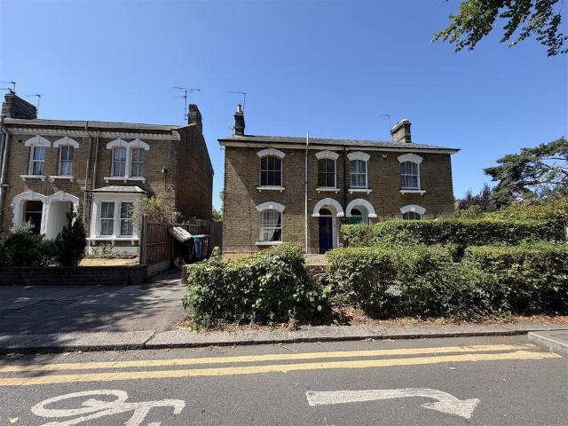Sydney Road, Enfield EN2 2 bed flat to rent £1,700 pcm £392 pw