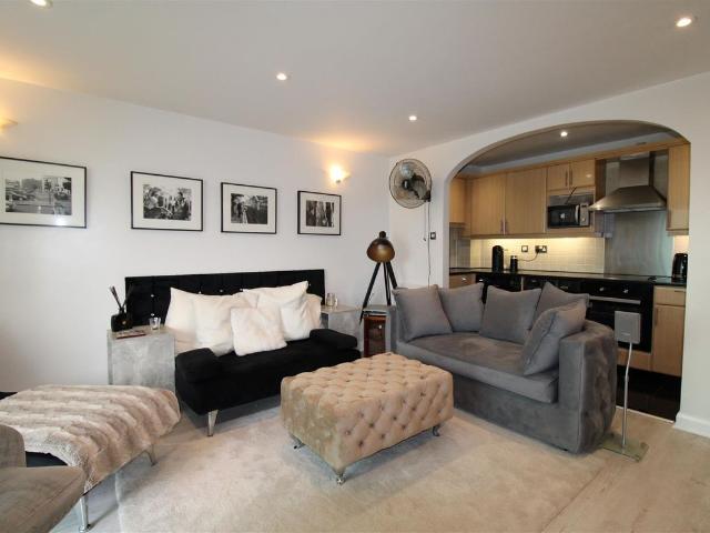 Sydney Road, Enfield EN2, 2 bed flat to rent, £2,000 pcm | PrimeLocation