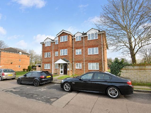 Sylvan Court, Sherborne Road, Farnborough, Hampshire GU14, 2 bed flat to rent, £1,400 pcm | PrimeLocation