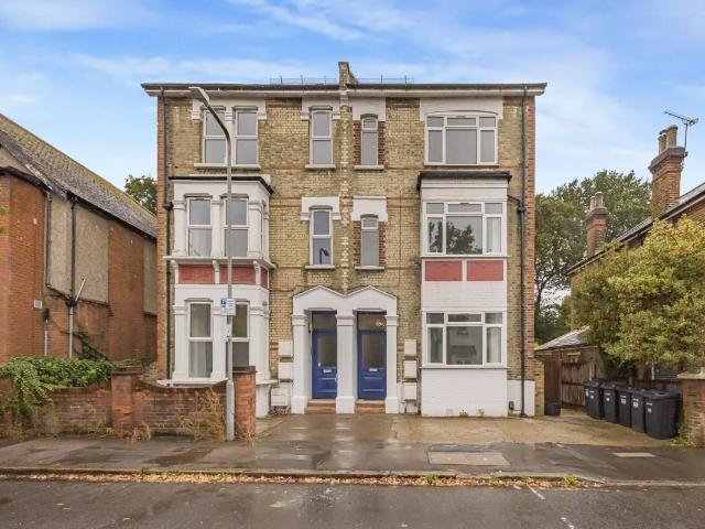 Sylvan Road, Wanstead, London E11, 3 bed flat to rent, £2,600 pcm | PrimeLocation