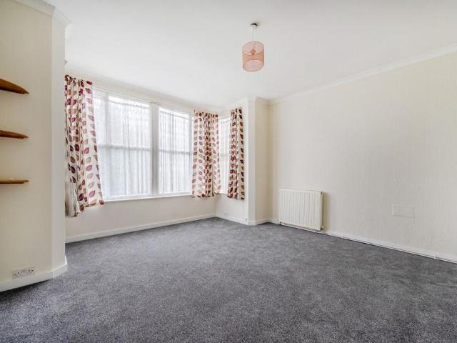 Sylvan Road, Crystal Palace, London. 2 bed flat to rent £1,650 pcm £381 pw