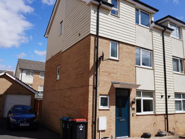 Sylvania Gardens, Brooklands MK10 4 bed semi detached house to rent £1,950 pcm £450 pw