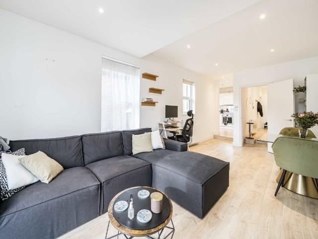 Sylvester Road, London N2, 3 bed flat to rent, £2,500 pcm | PrimeLocation