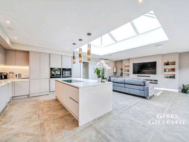 Sylvia Avenue, Pinner HA5, 4 bed bungalow to rent, £4,000 pcm | PrimeLocation