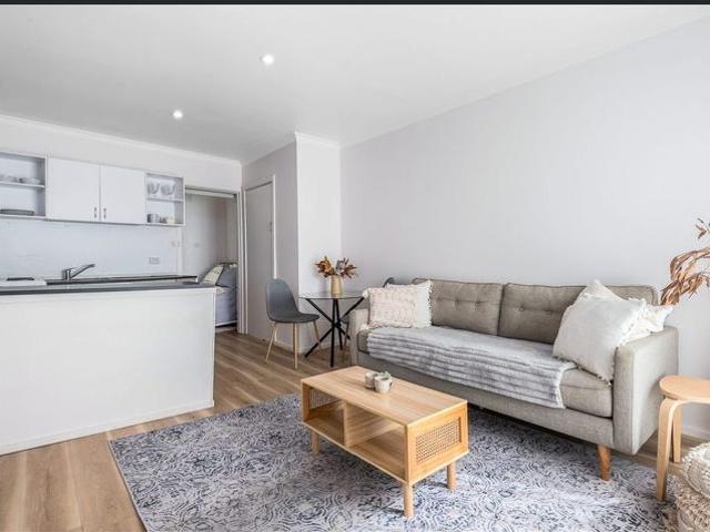 Sylish One Bedroom Living in a Convenient Location