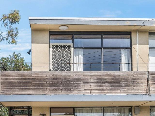 Sylish One Bedroom Living in a Convenient Location
