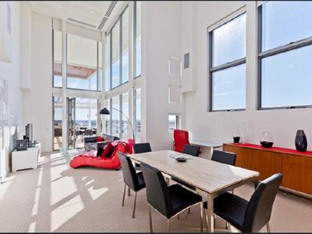 SYLISH & SPACIOUS EXECUTIVE PENTHOUSE