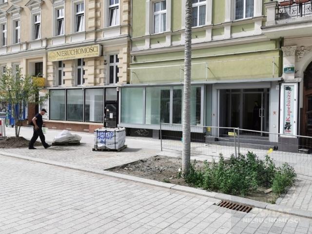 Sprzedam lokal użytkowy 240 m² w centrum Szczecina z dużymi witrynami