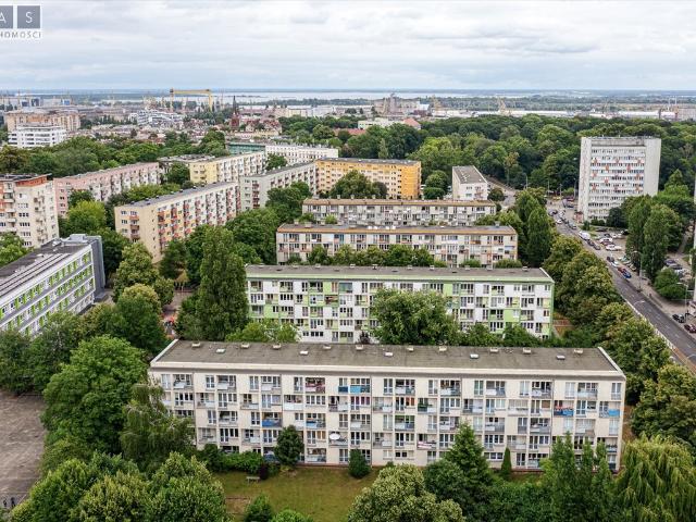 Na sprzedaż przestronne 3 pokojowe mieszkanie do remontu z balkonem