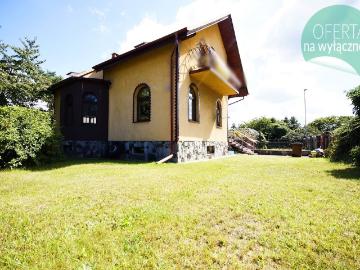 Urokliwy dom 320 m2 z dwoma kuchniami i garażem