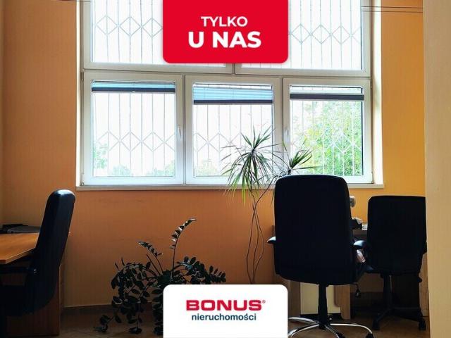 Lokal usługowy 49 m² z antresolą, witryną i ogródkiem