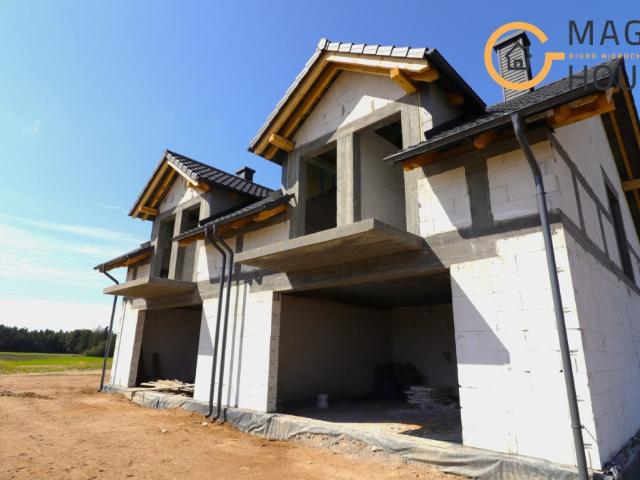 Nowoczesny dom dwulokalowy 130 m² z garażem i tarasem